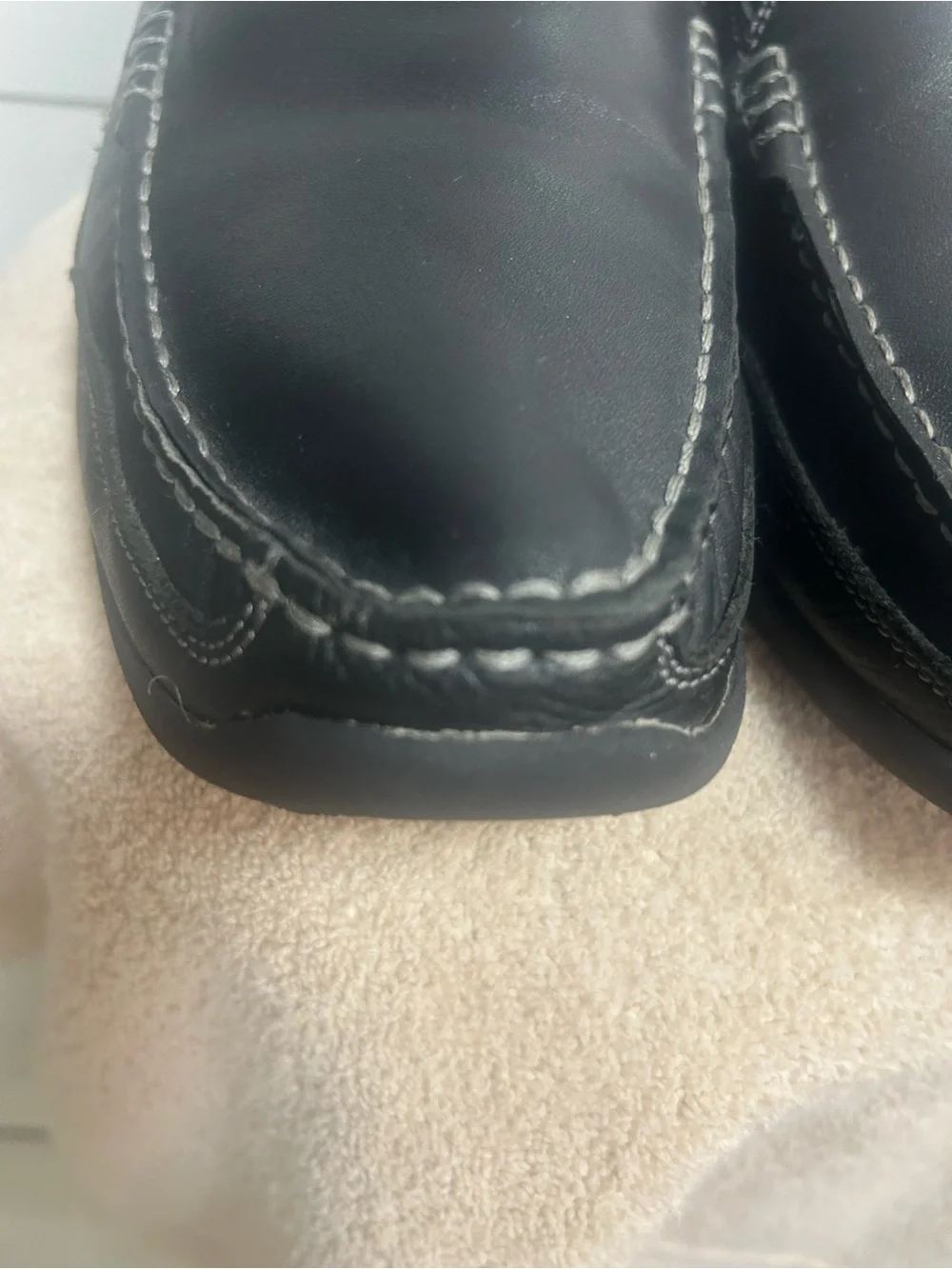 Vionic Preston  men’s leather loafers. Moccasin stitching. Size 13 nice shoes